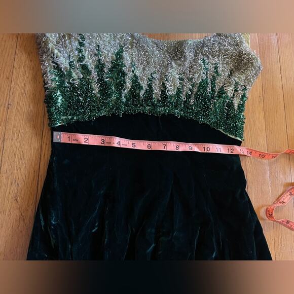 60s Vintage Green Velvet Wiggle Dress with Beaded Bodice - Picture 7 of 12